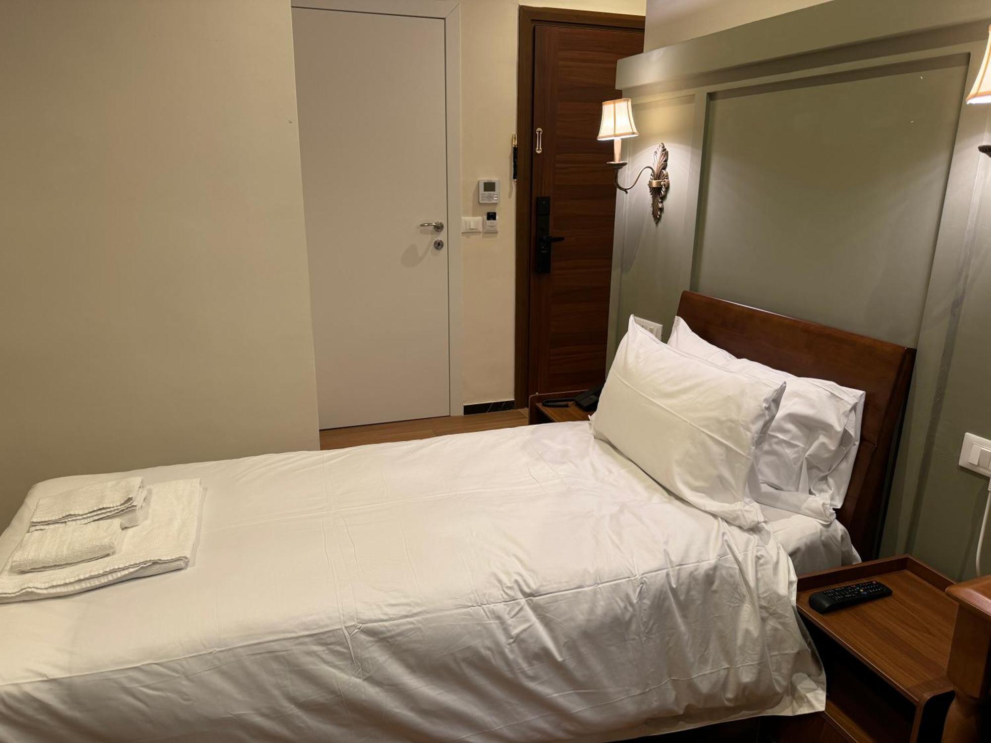 Modi Hotel Livorno Esterno foto